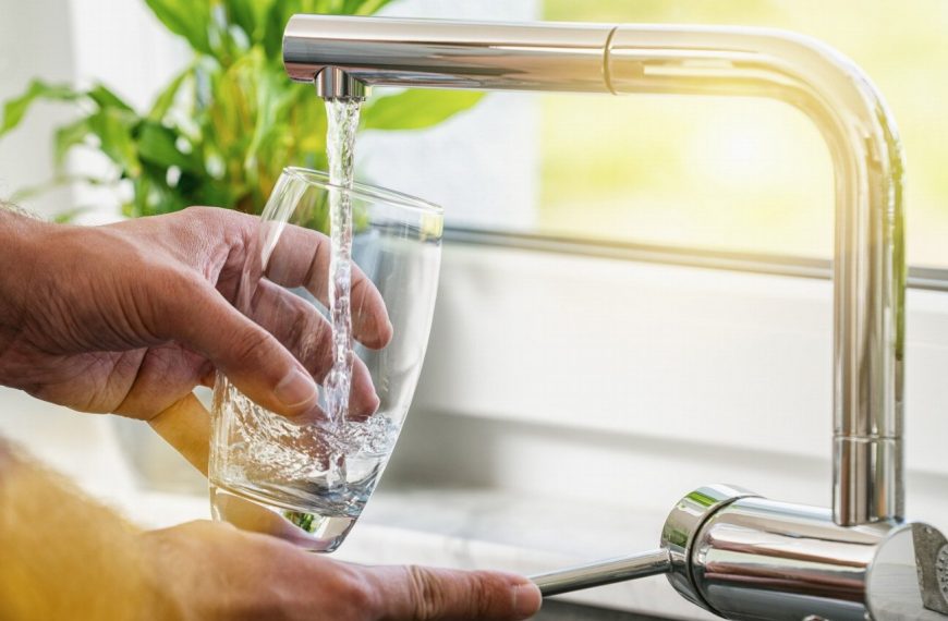 La méthode pour économiser des centaines d’euros en installant un économiseur d’eau pour robinet